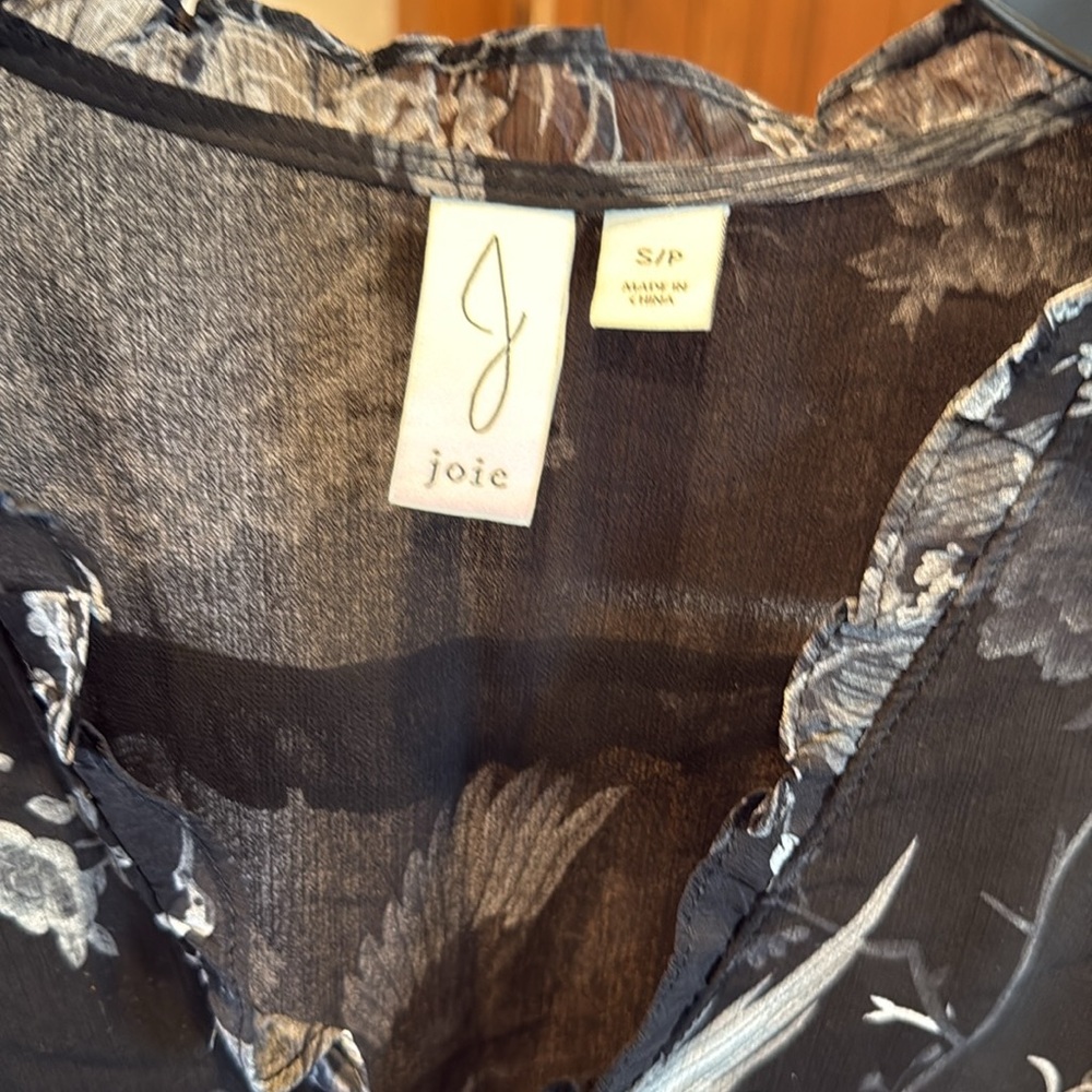 Elegant Black Floral Women's Top small. NWOT - Picture 2 of 8
